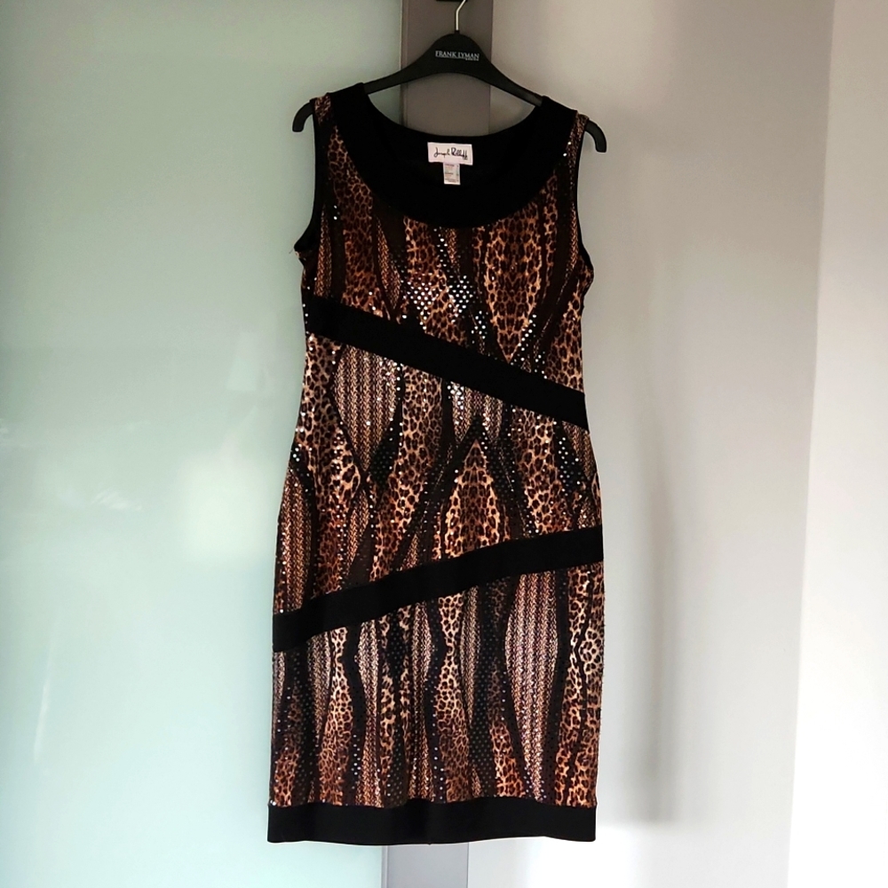 Joseph Ribkoff size 8 fully lines sleeveless dress with sequins